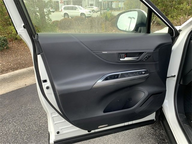 Used 2022 Toyota Venza Limited image 17