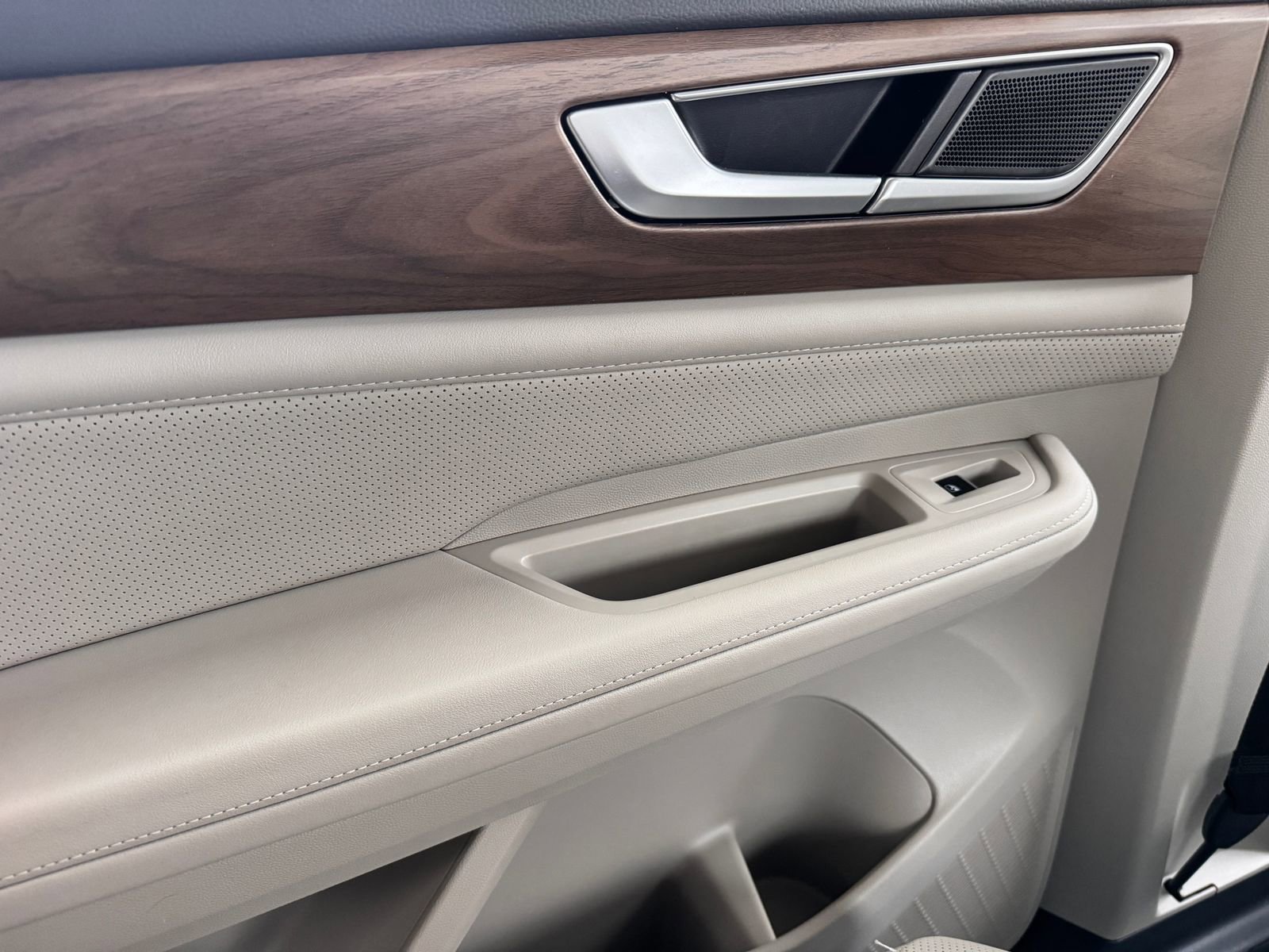 Used 2024 Volkswagen Atlas SE image 28