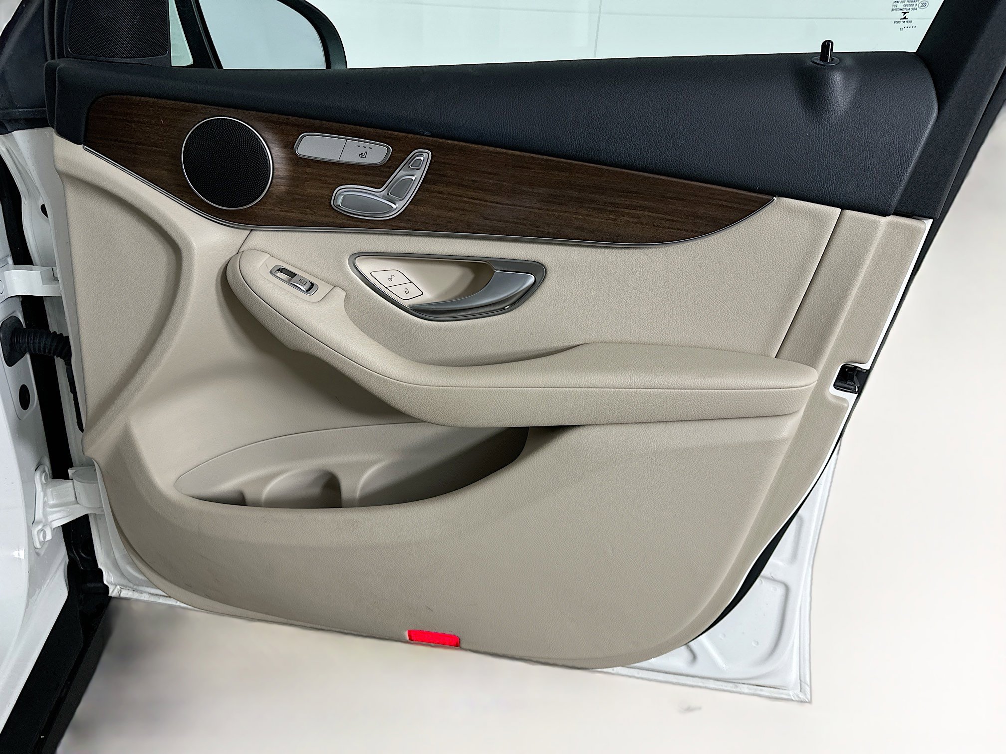 Used 2022 Mercedes-Benz GLC 300 4MATIC w/ Premium Package Lite image 32