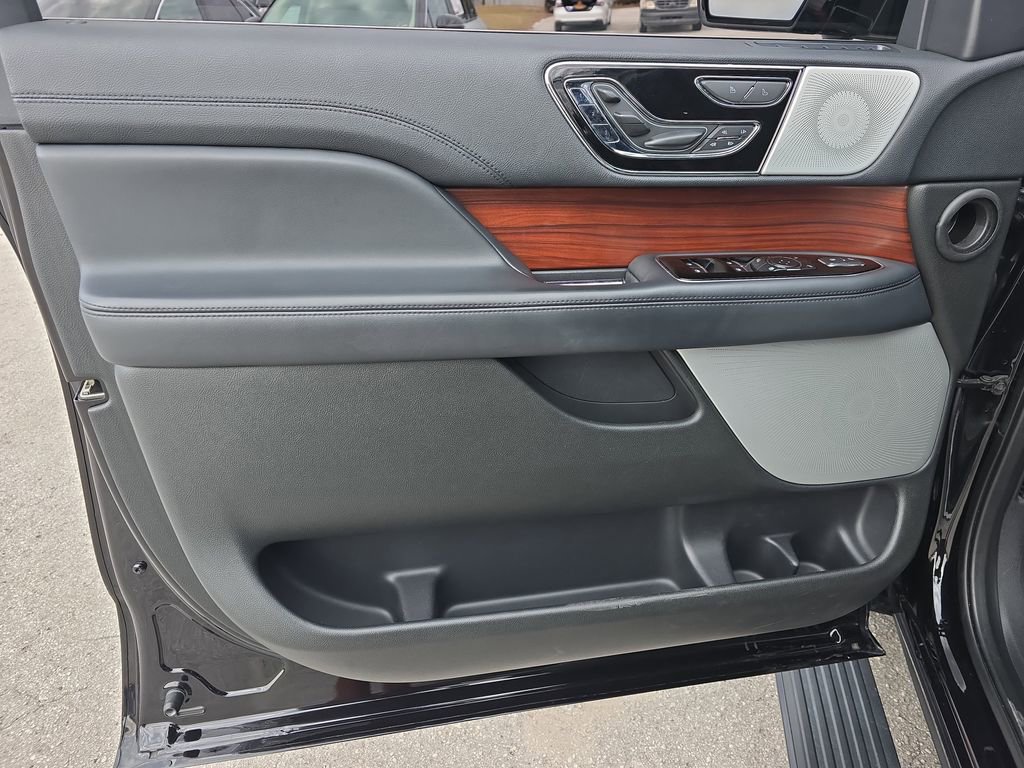 Used 2023 Lincoln Navigator L Reserve image 15