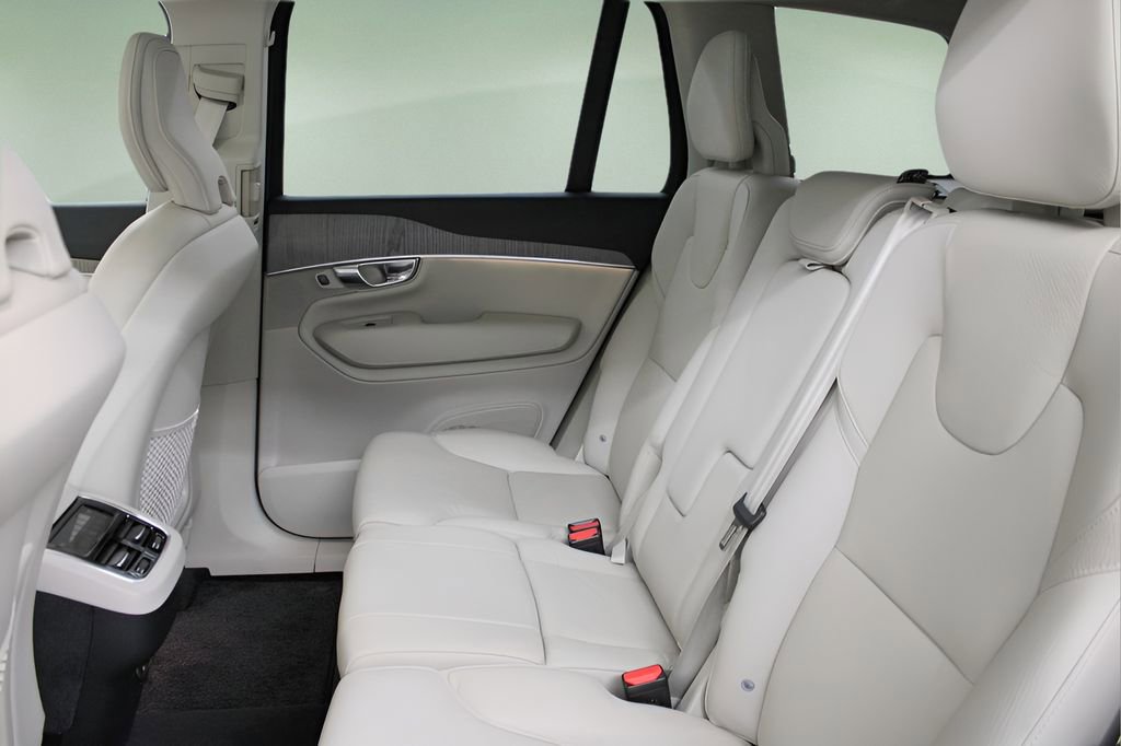 Used 2025 Volvo XC90 B6 Plus w/ Protection Package Premier AWD/4WD image 21