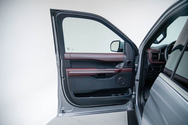 Used 2023 Ford Expedition Limited image 22