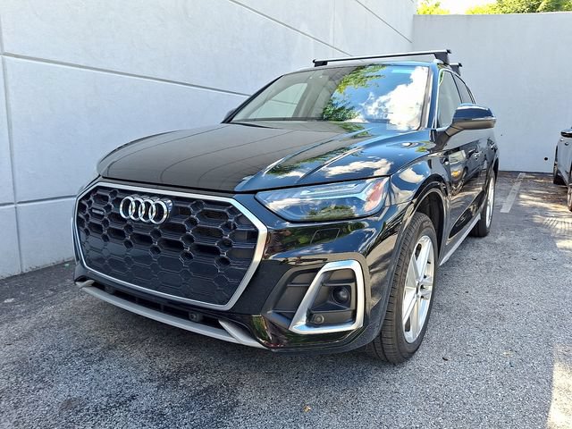 Certified 2024 Audi Q5 e Prestige AWD/4WD image 2