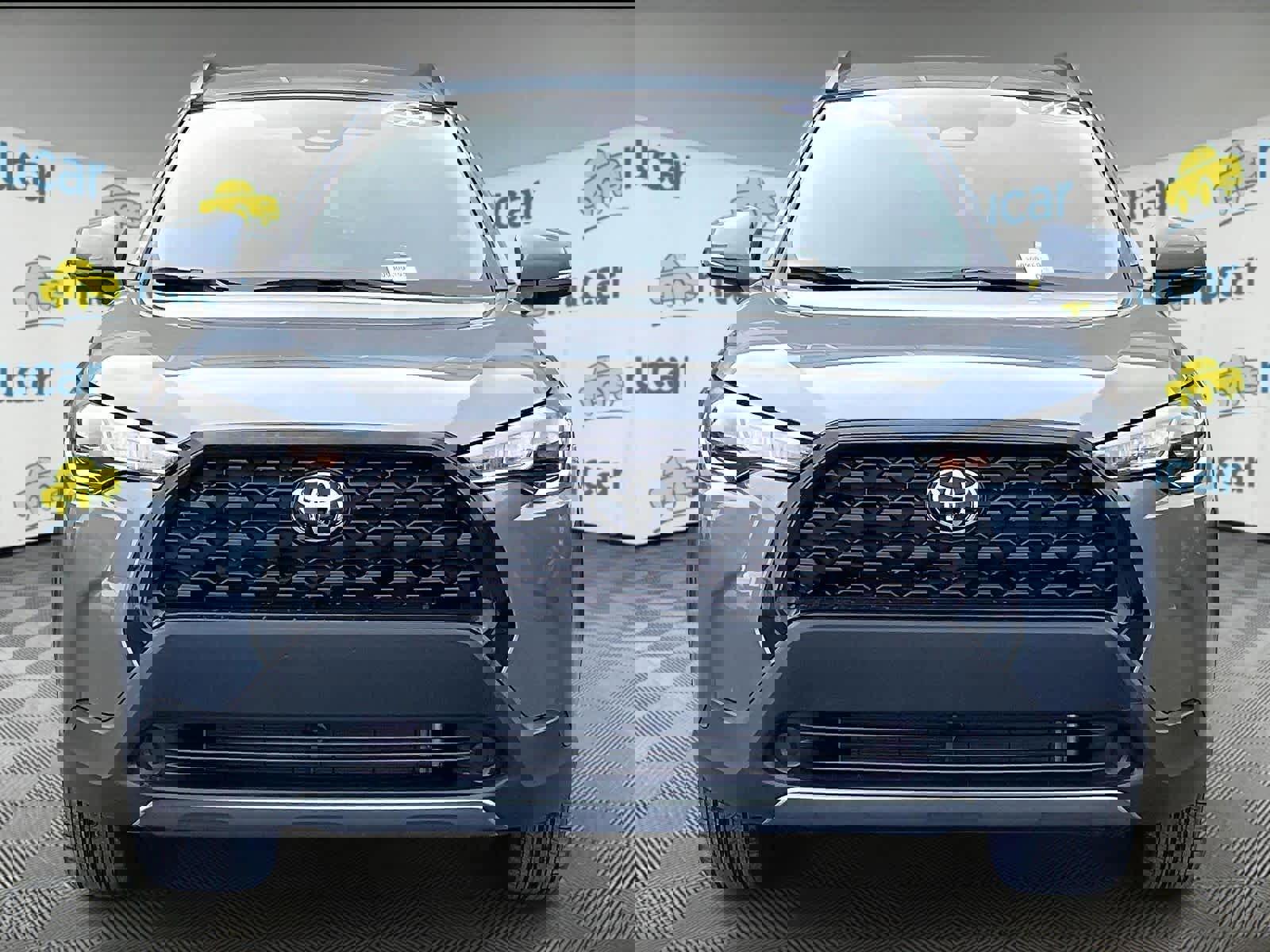 Used 2024 Toyota Corolla Cross LE image 2