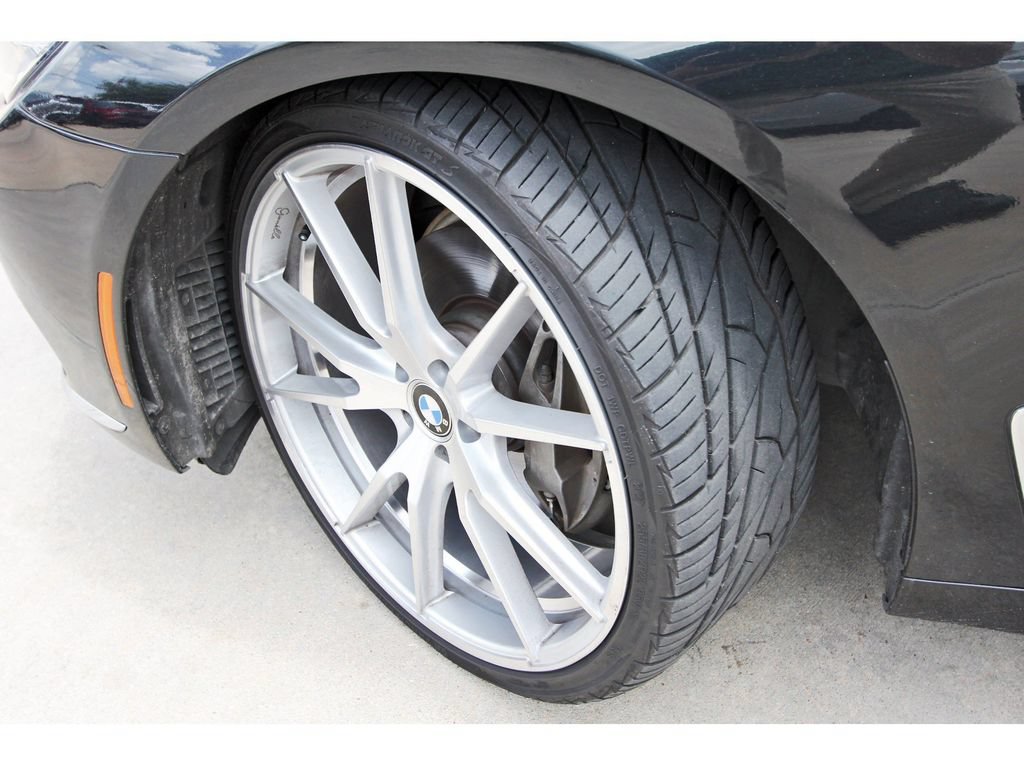 Used 2017 BMW 740i xDrive AWD/4WD image 10