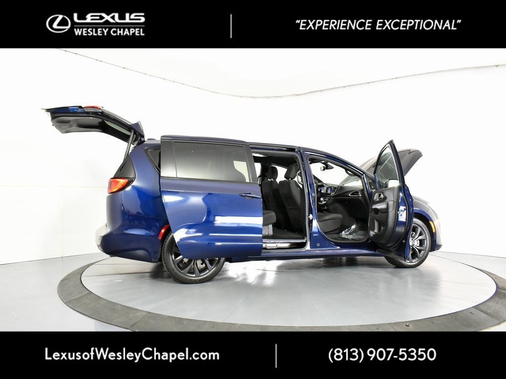 Used 2020 Chrysler Pacifica Touring w/ S Appearance Package image 15