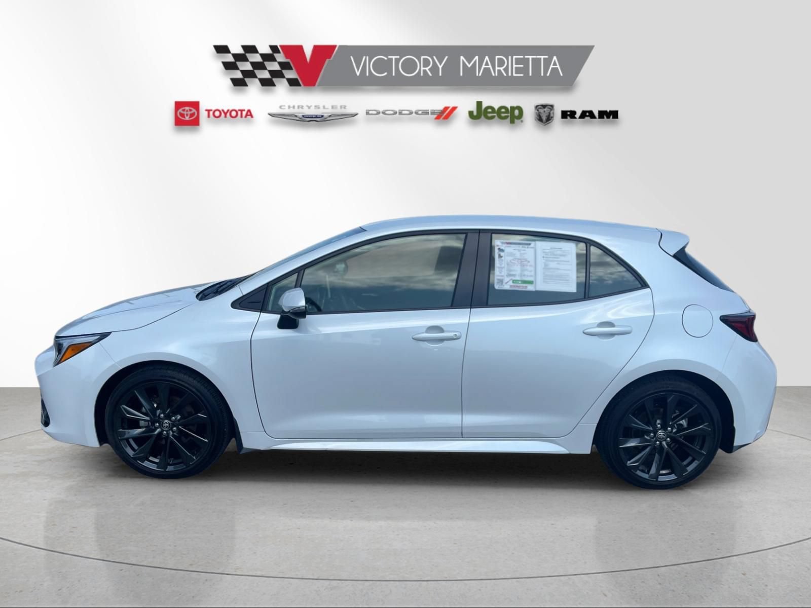 Used 2025 Toyota Corolla XSE FWD image 2