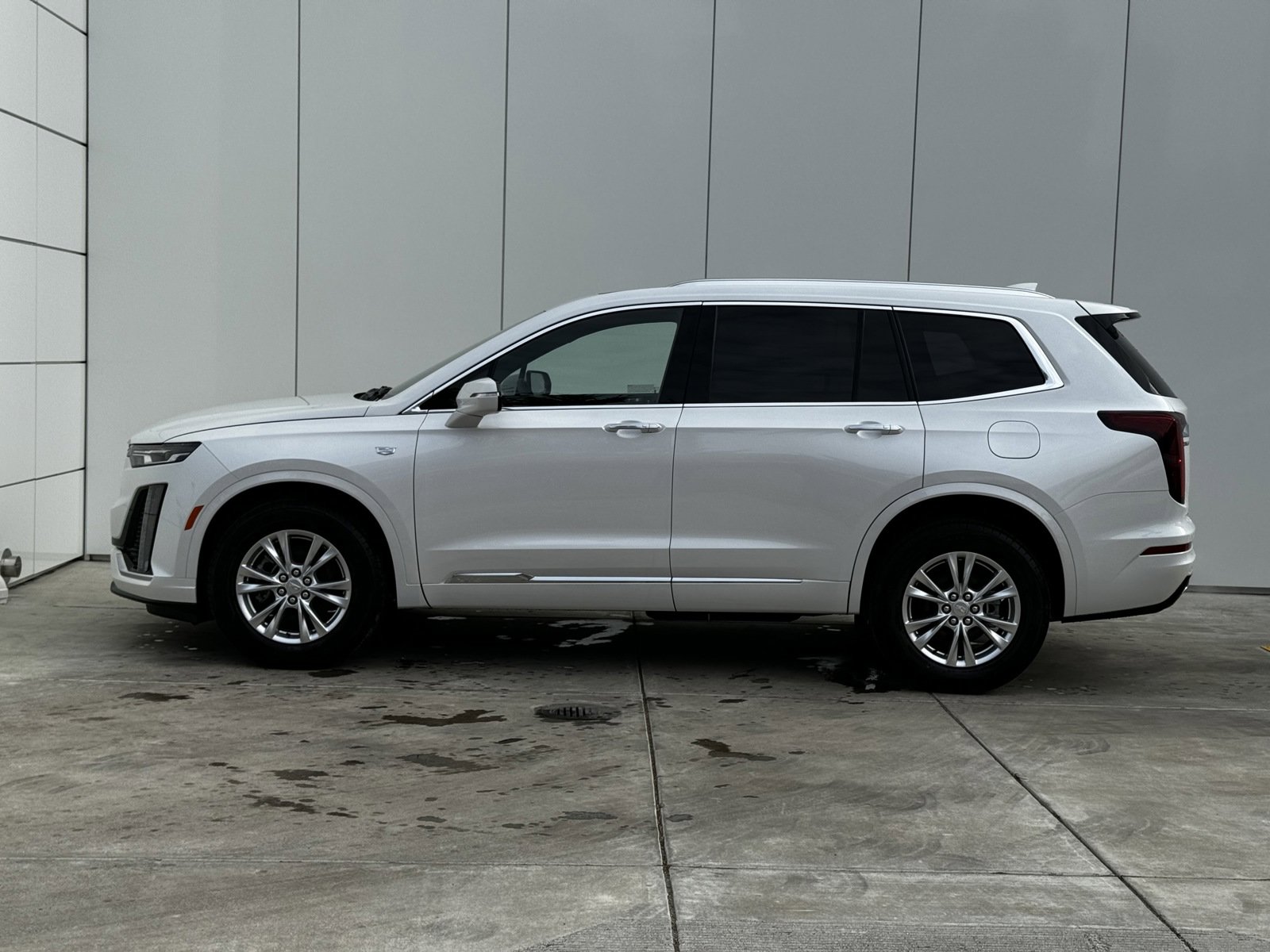 New 2025 Cadillac XT6 Luxury image 4