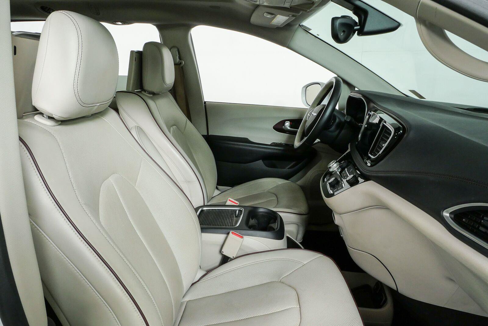 Used 2017 Chrysler Pacifica Limited FWD image 23