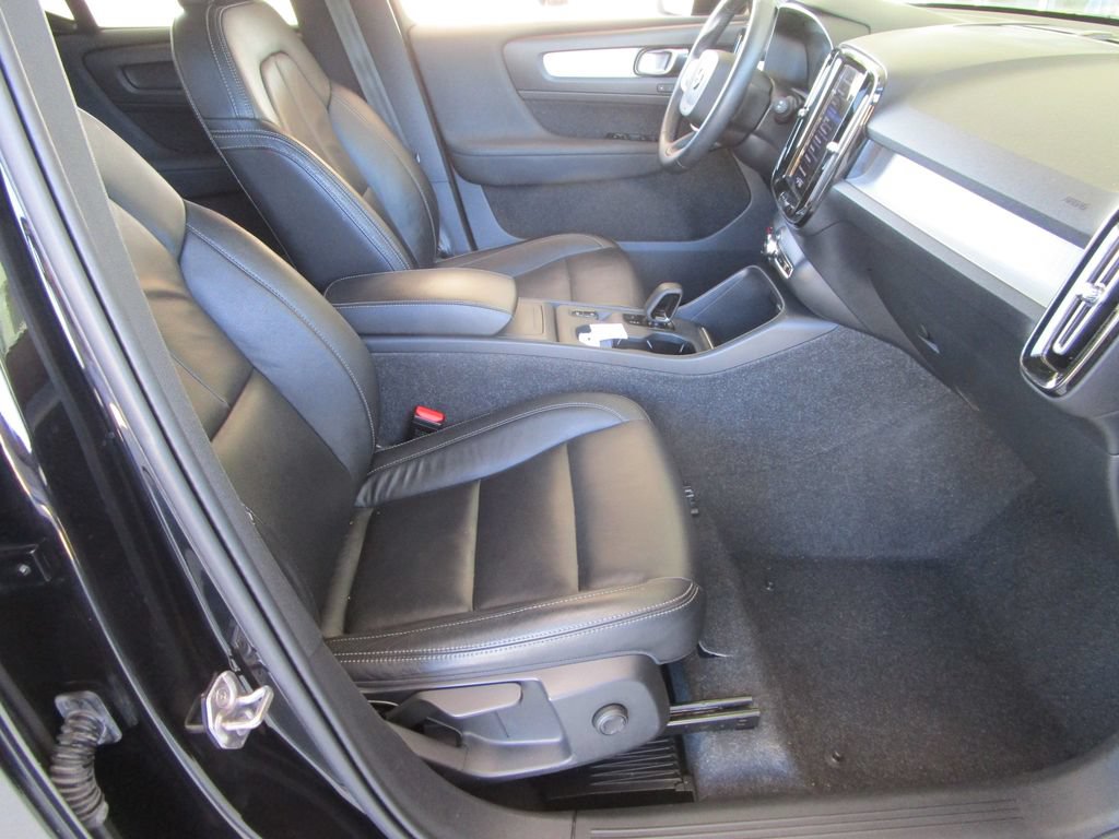 Used 2022 Volvo XC40 T5 Momentum AWD/4WD image 25