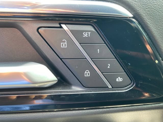 Used 2025 Chevrolet Tahoe Premier AWD/4WD image 14
