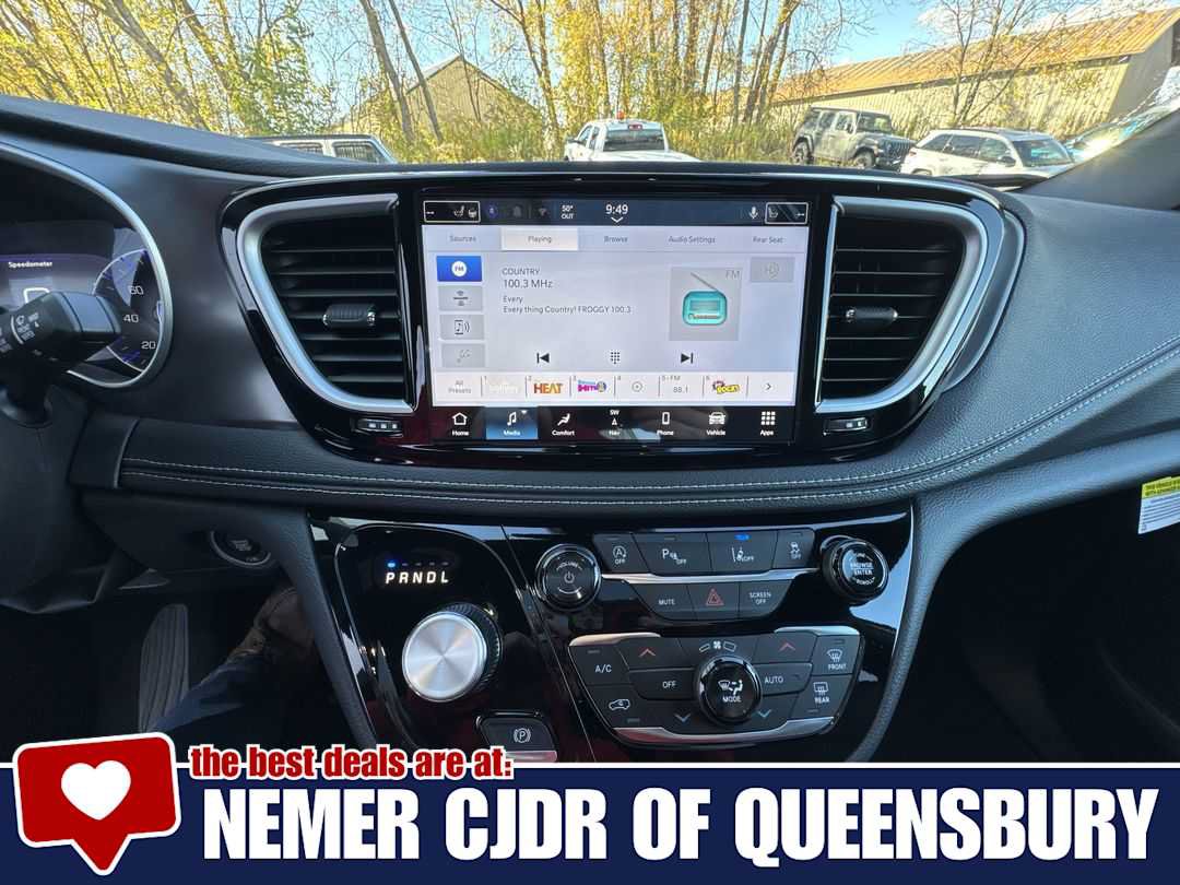 New 2026 Chrysler Pacifica Select AWD/4WD image 16
