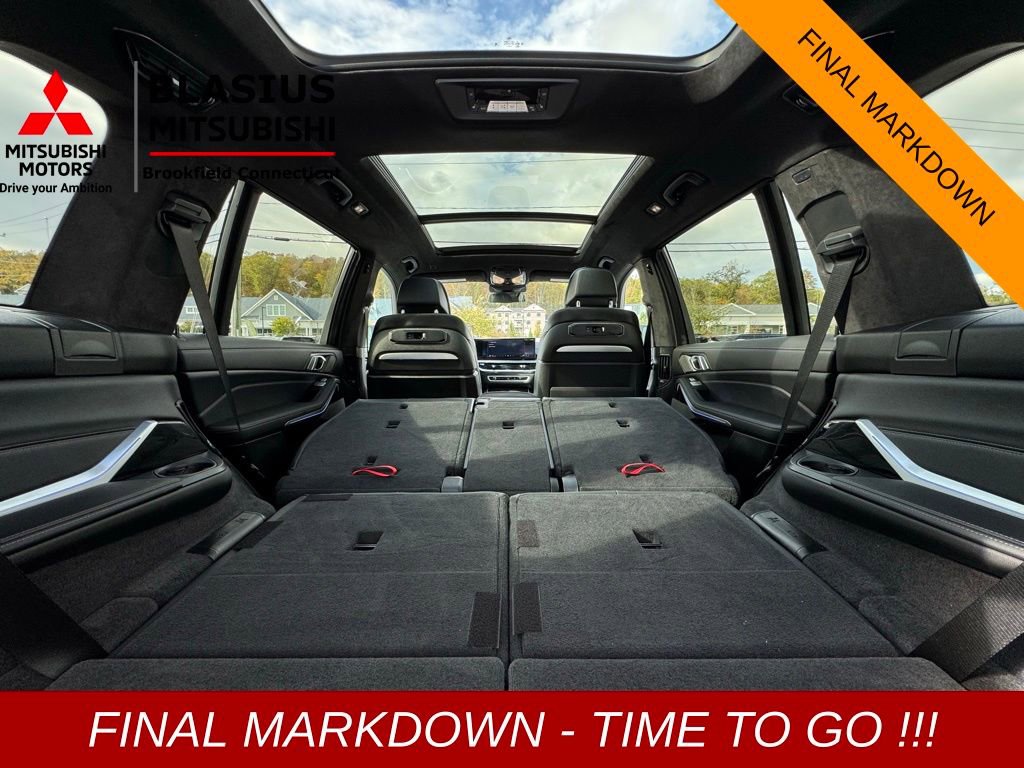 Used 2025 BMW X7 M60i w/ Climate Comfort Package image 33