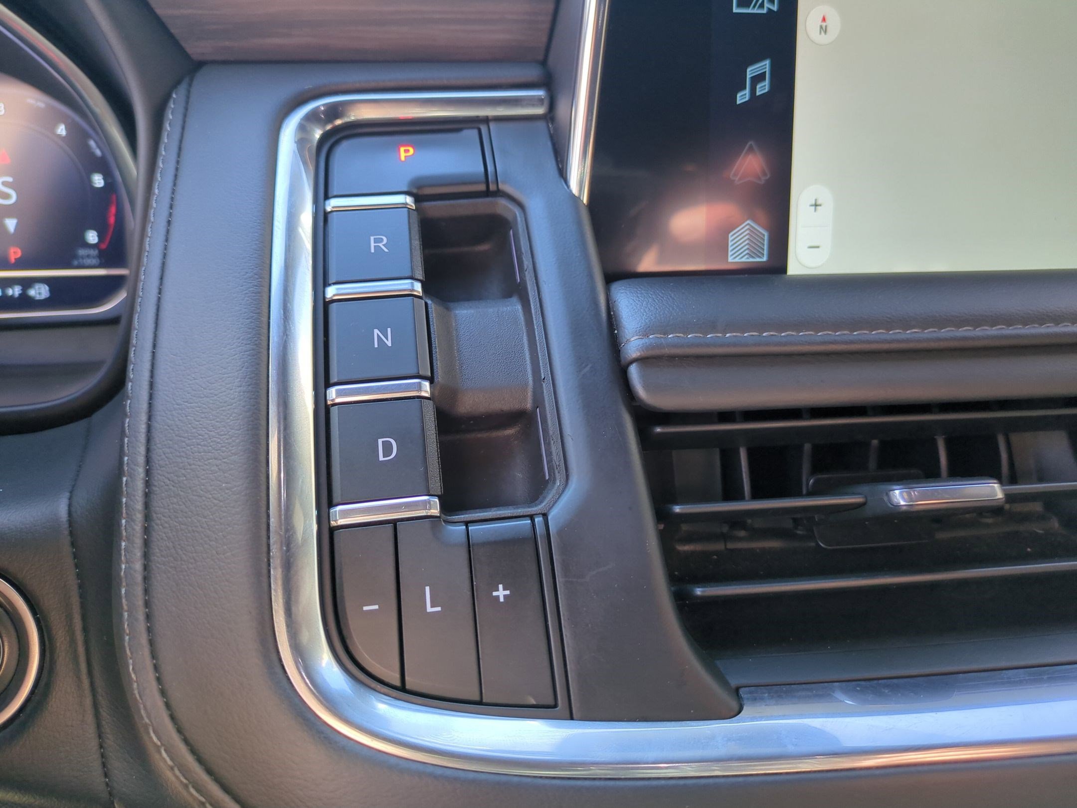 Used 2024 Chevrolet Suburban LT image 22