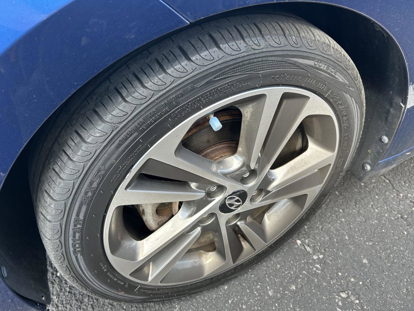 Used 2017 Hyundai Elantra Limited image 6