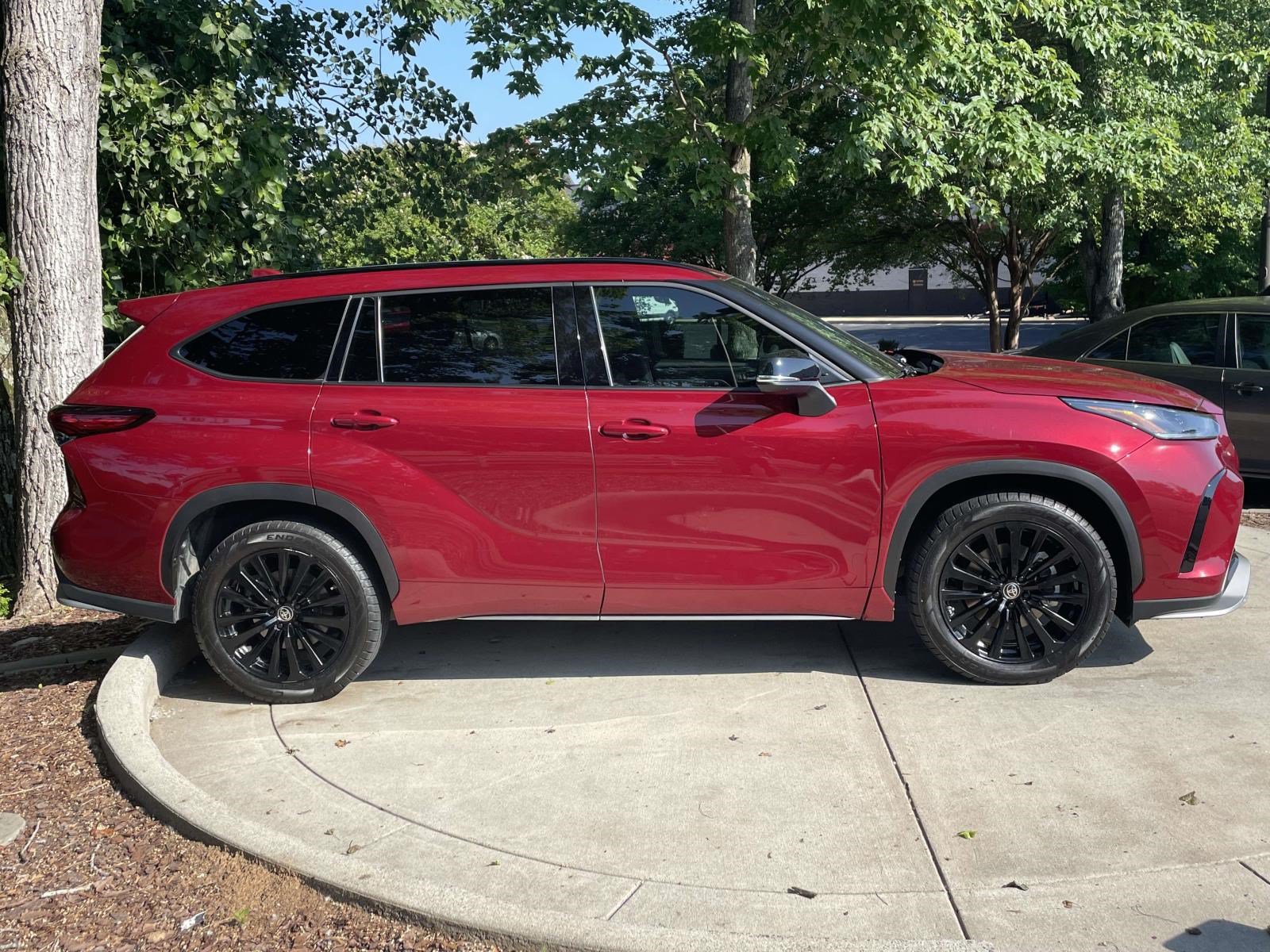 Used 2023 Toyota Highlander XSE AWD/4WD image 11