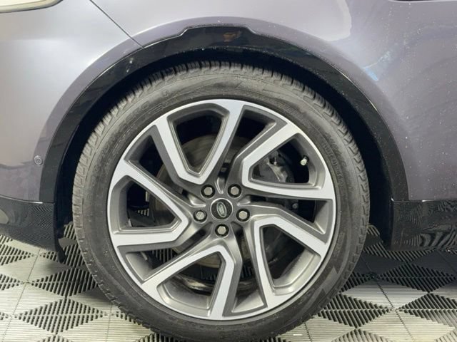 Used 2025 Land Rover Discovery Dynamic SE AWD/4WD image 13