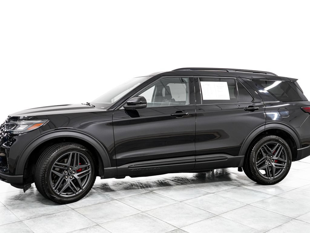 Certified 2025 Ford Explorer ST AWD/4WD image 4