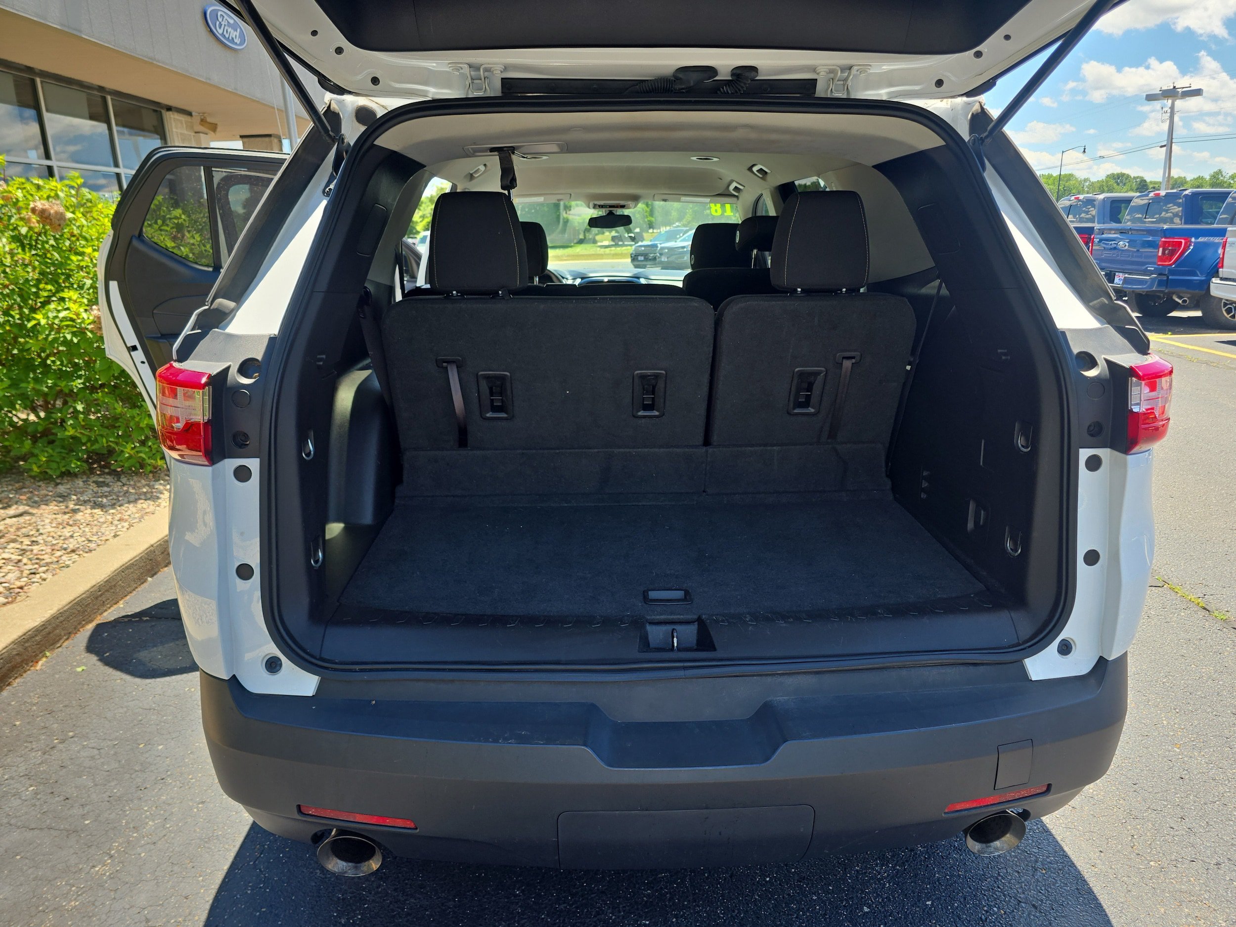 Used 2018 Chevrolet Traverse LS w/ LPO, Blackout Package FWD image 17