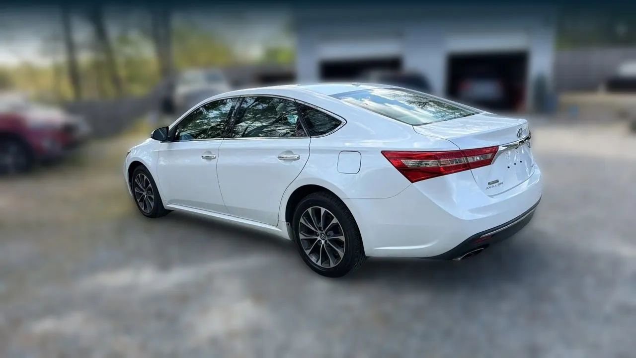 Used 2017 Toyota Avalon XLE FWD image 6