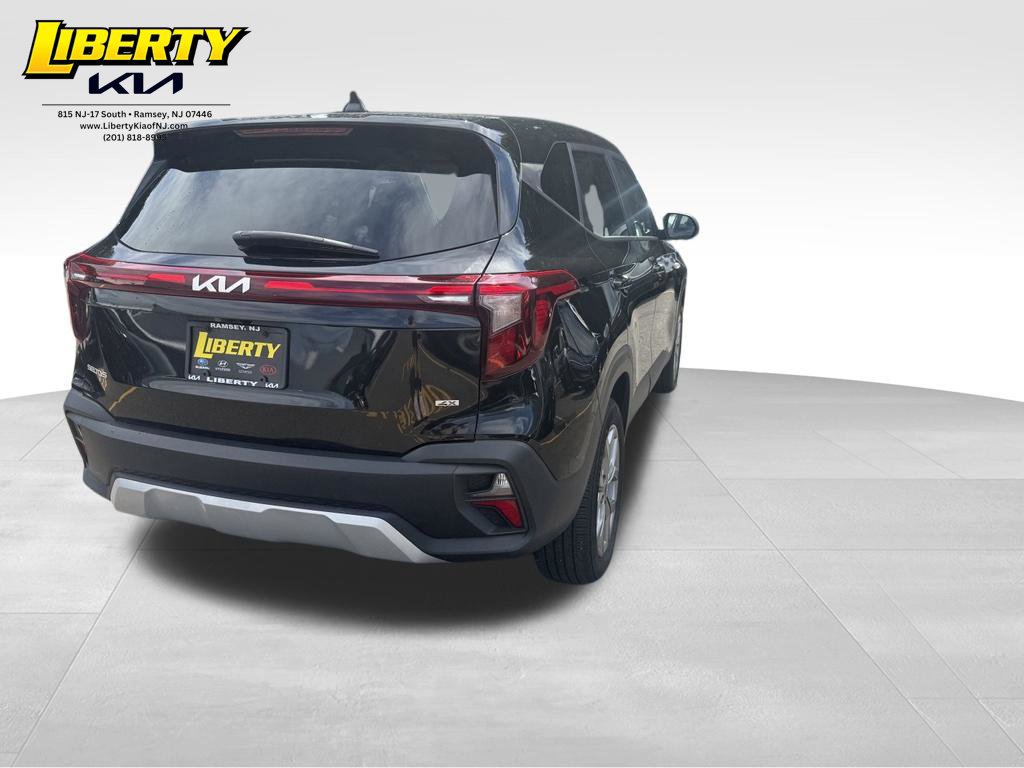 Used 2024 Kia Seltos LX AWD/4WD image 6
