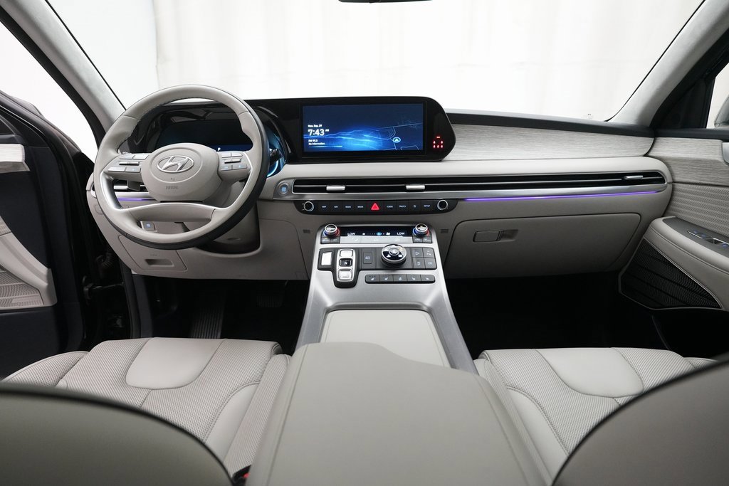 Used 2024 Hyundai Palisade Calligraphy image 5