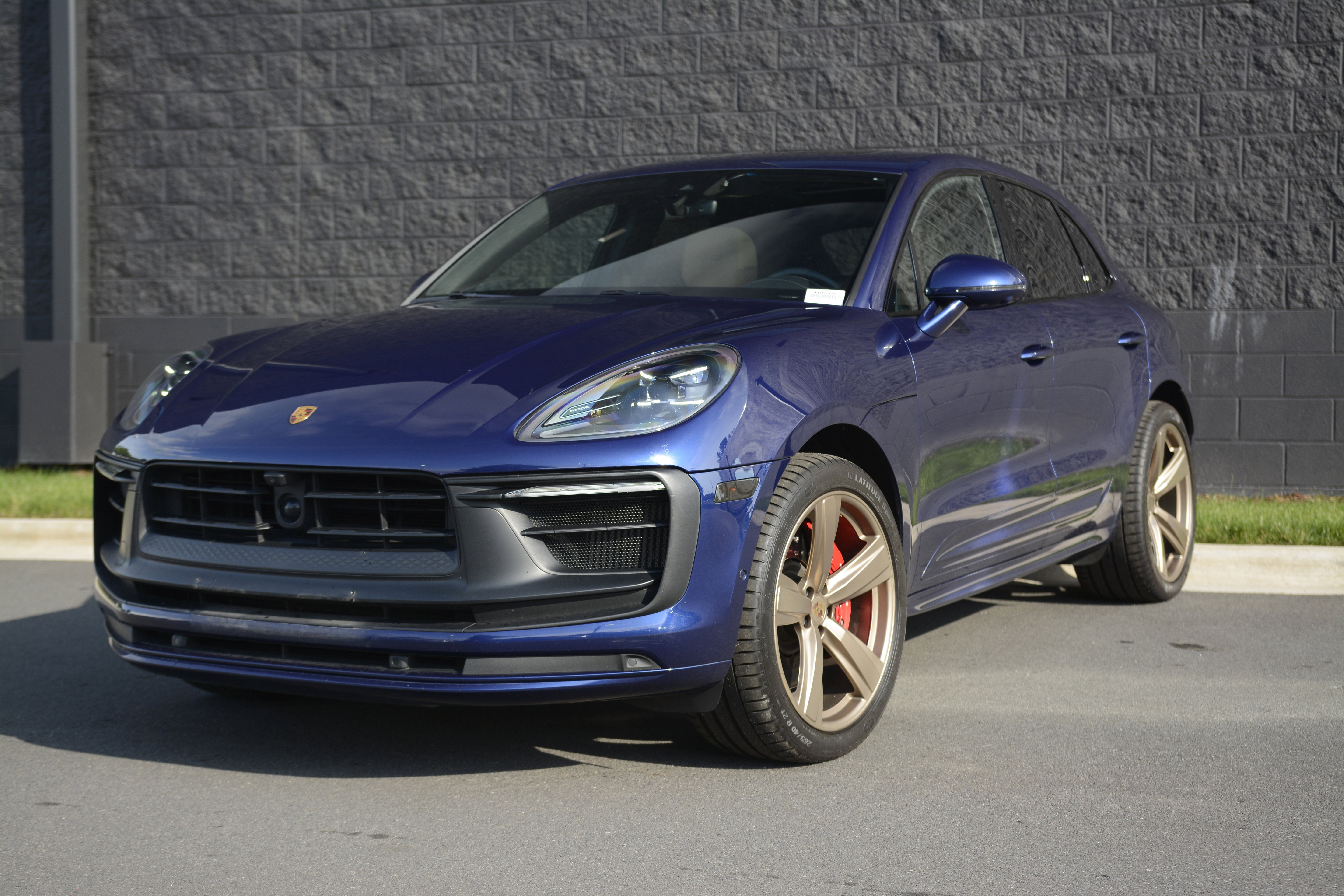 Certified 2022 Porsche Macan GTS AWD/4WD image 1