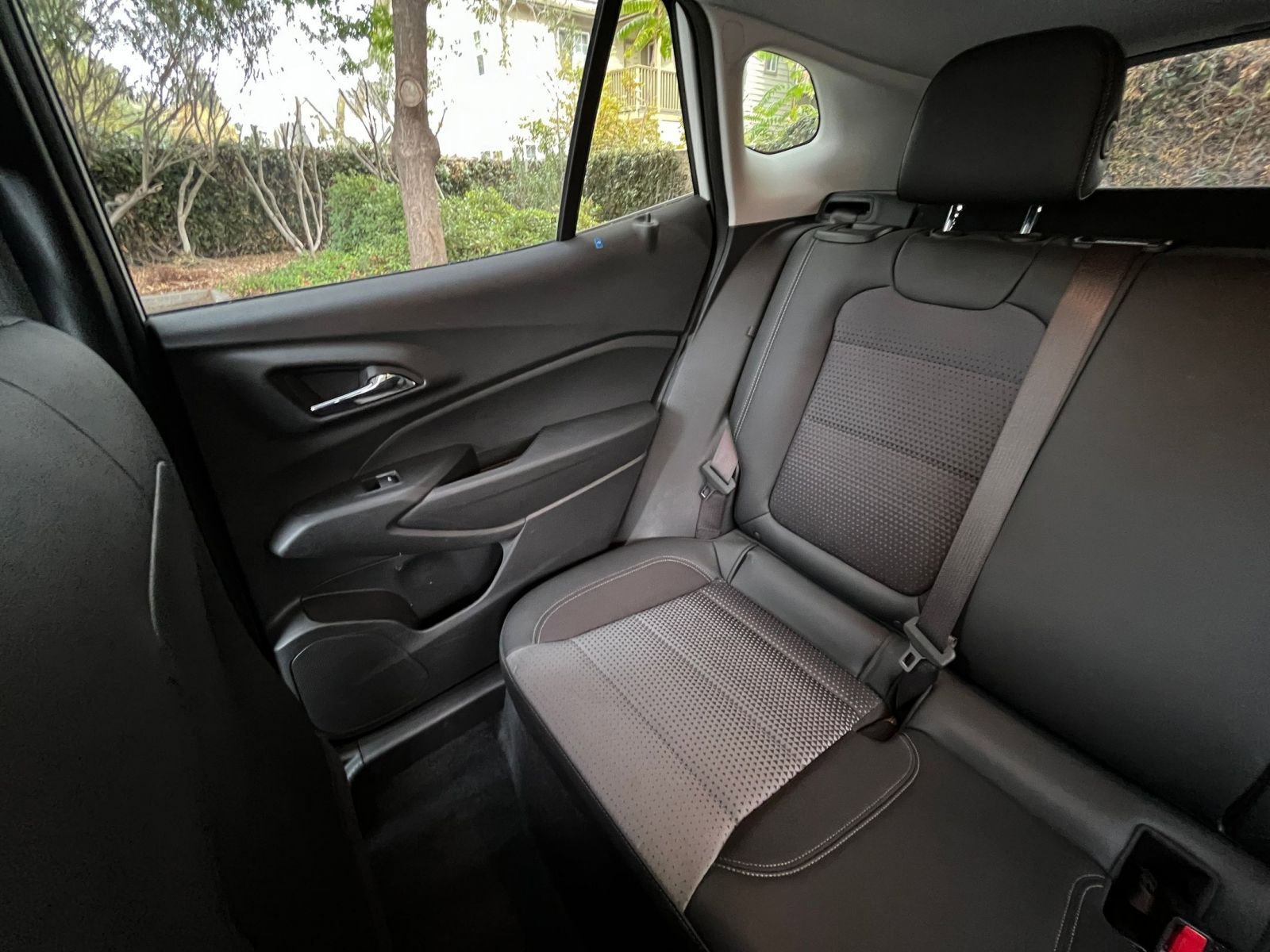 Used 2025 Chevrolet Trax LT image 37