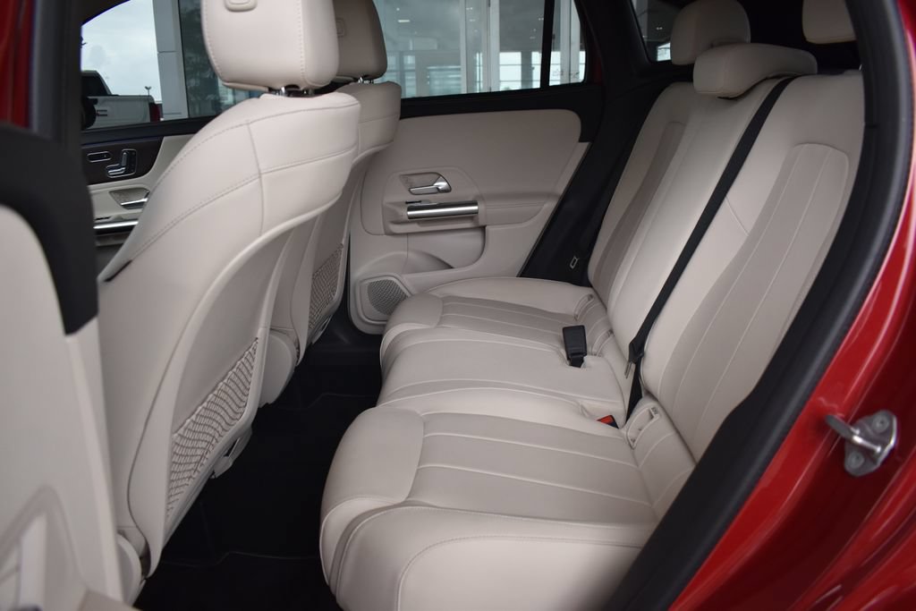 Used 2021 Mercedes-Benz GLA 250 4MATIC w/ Premium Package image 15