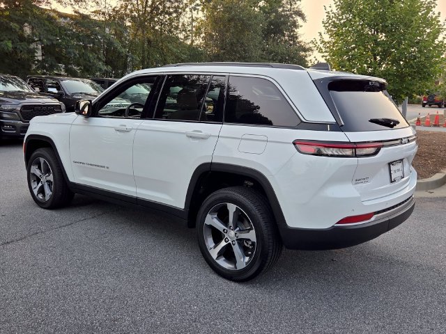 New 2026 Jeep Grand Cherokee Limited w/ Luxury Tech Group II RWD image 6