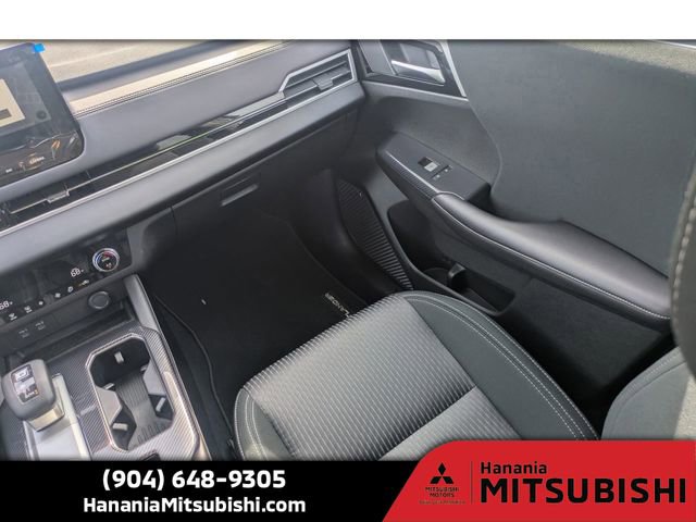 Used 2025 Mitsubishi Outlander ES image 16