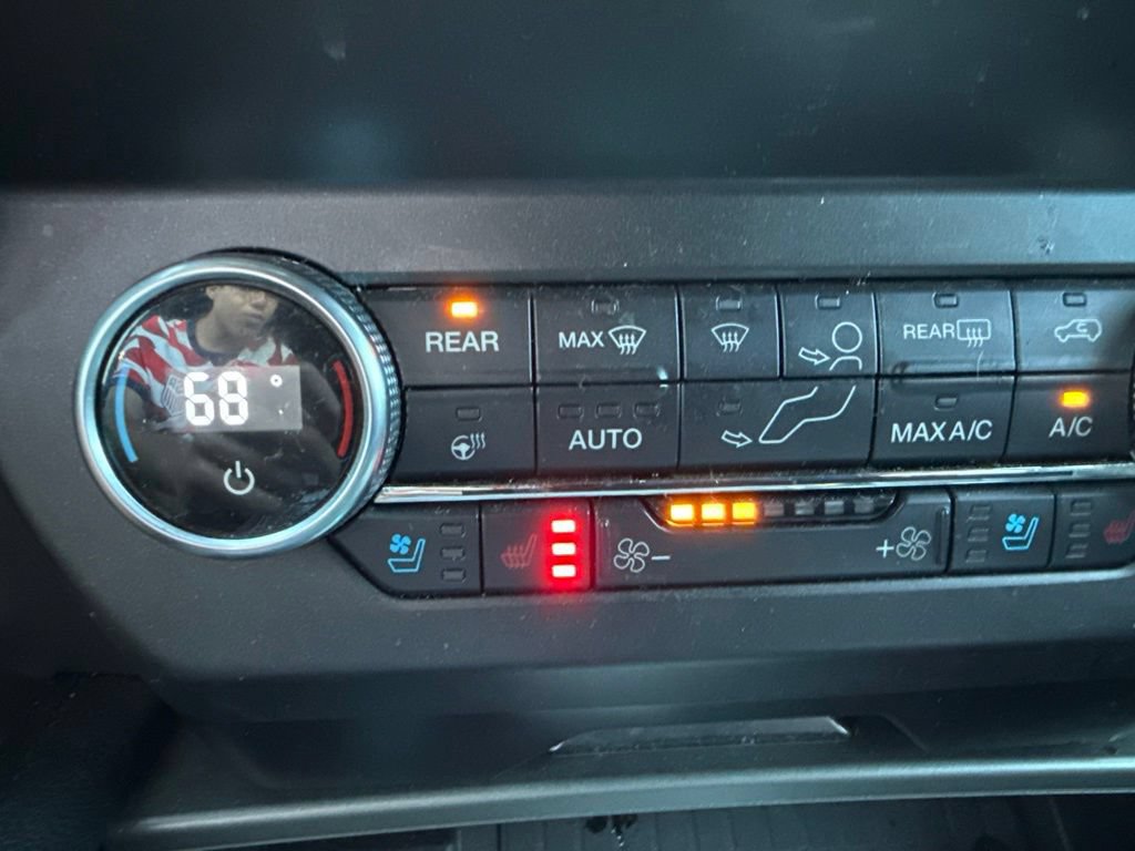 Used 2019 Ford Expedition XLT w/ Equipment Group 202A AWD/4WD image 5