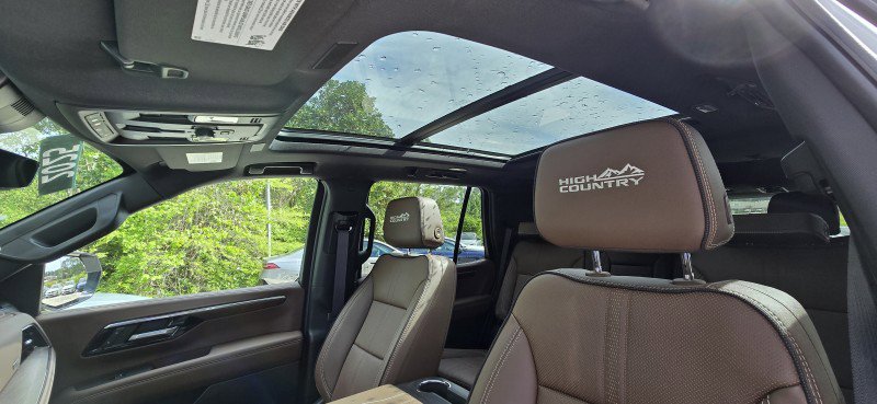 Used 2025 Chevrolet Tahoe High Country RWD image 21