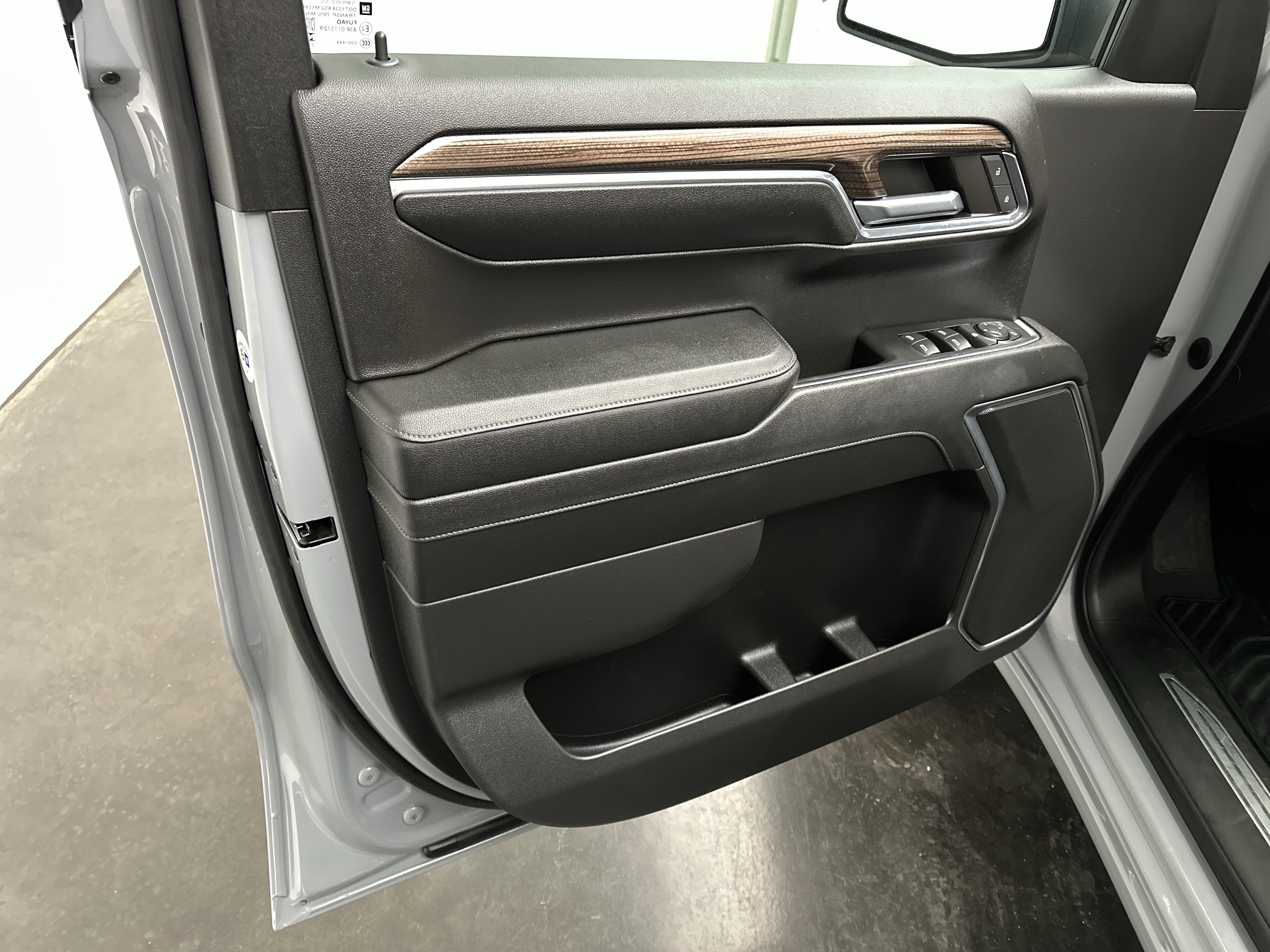 Used 2024 Chevrolet Silverado 1500 LT AWD/4WD image 18