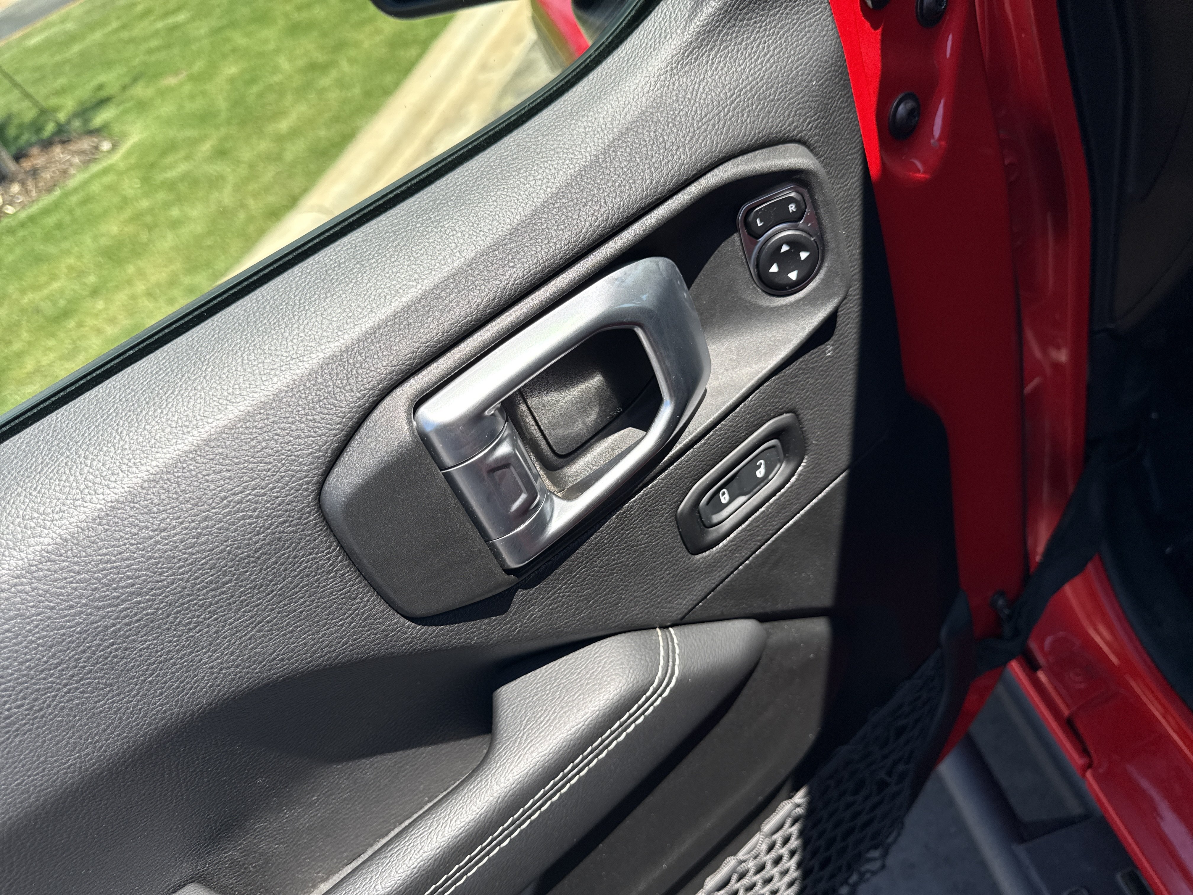 Used 2020 Jeep Wrangler Unlimited Sahara AWD/4WD image 15