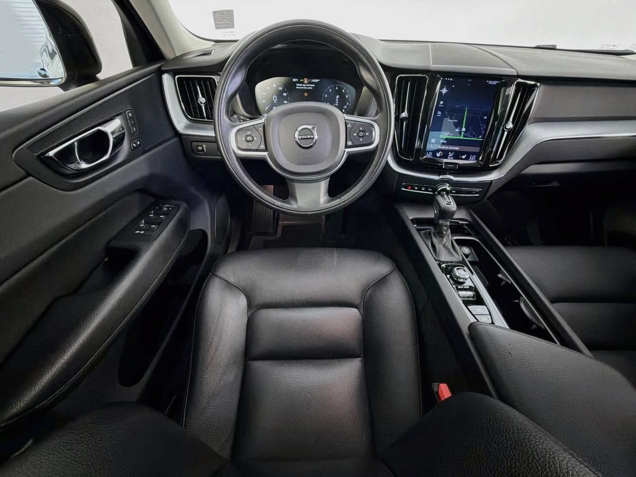 Used 2018 Volvo XC60 T5 Momentum w/ Convenience Package AWD/4WD image 13
