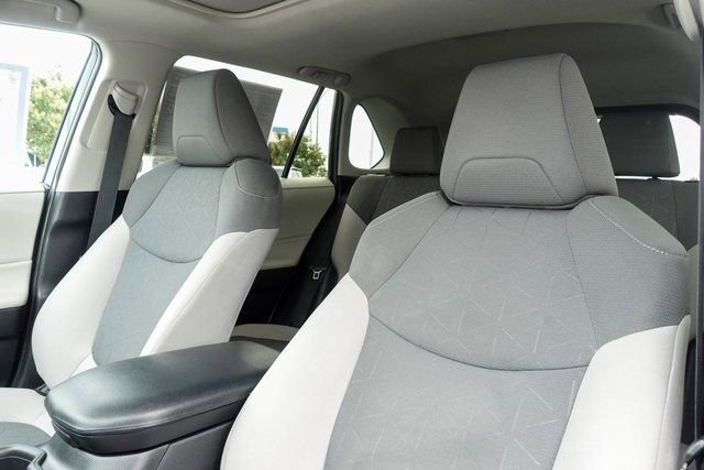 Used 2022 Toyota RAV4 XLE image 24
