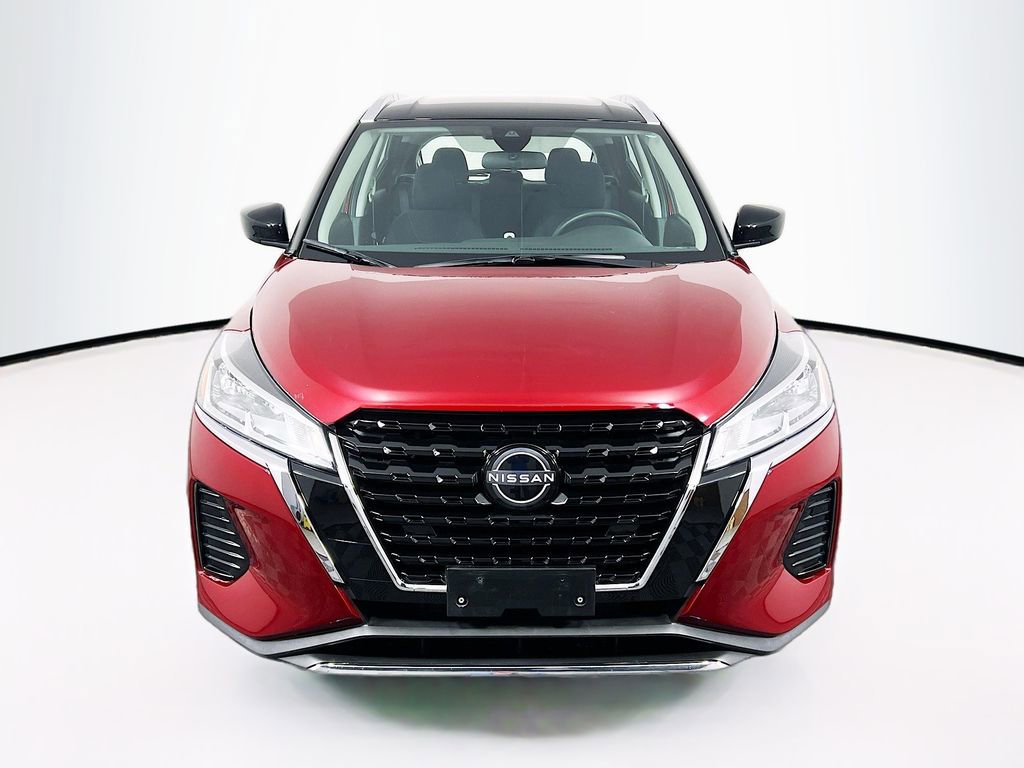 Used 2024 Nissan Kicks SV image 2