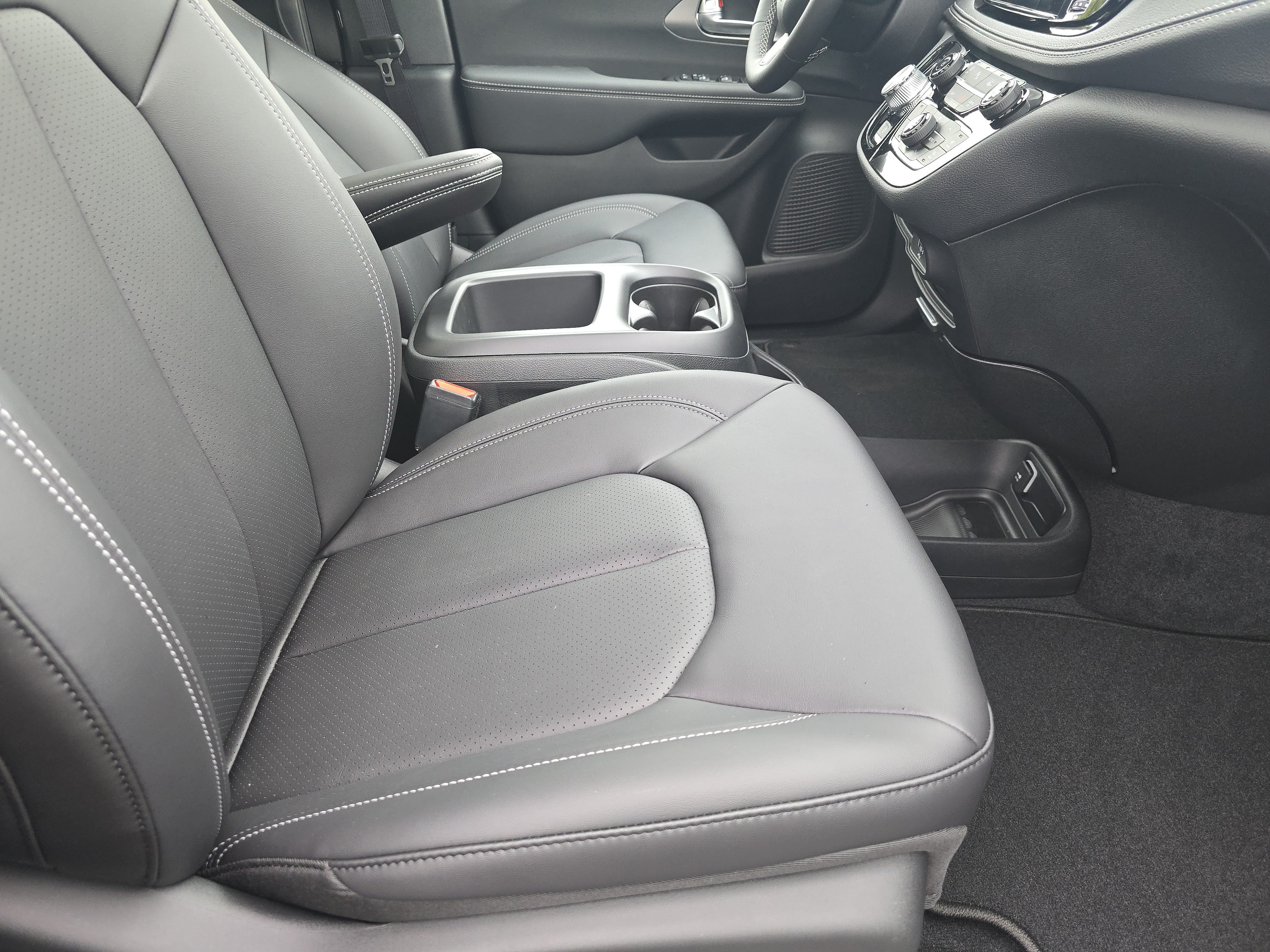 New 2026 Chrysler Pacifica Select FWD image 24