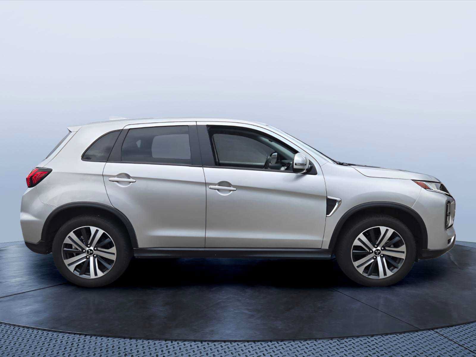 Used 2024 Mitsubishi Outlander Sport SE AWD/4WD image 2
