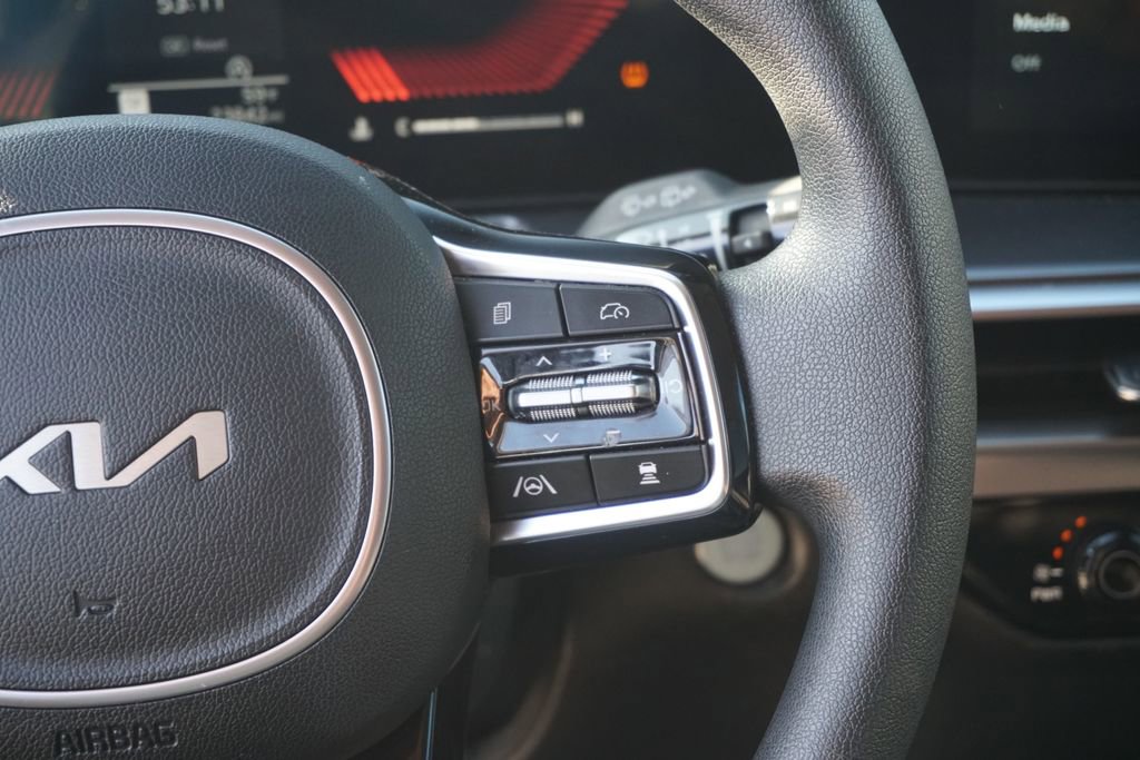 Used 2024 Kia Sorento LX image 25