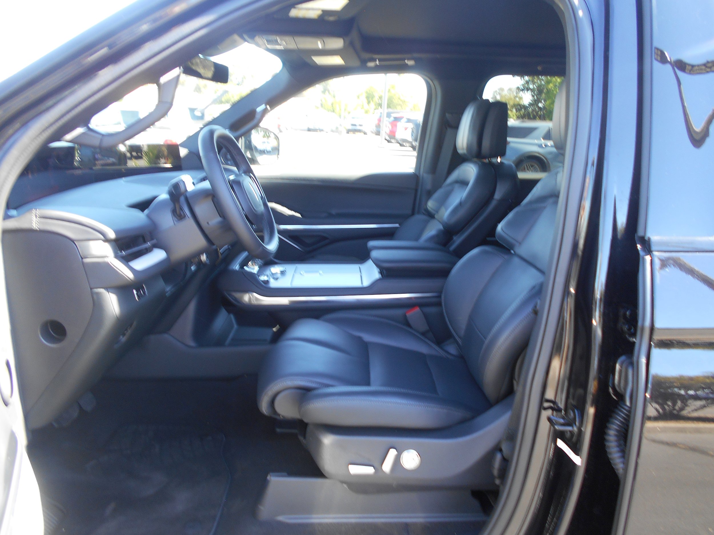 Used 2026 Lincoln Navigator Reserve w/ Jet Appearance Package AWD/4WD image 10