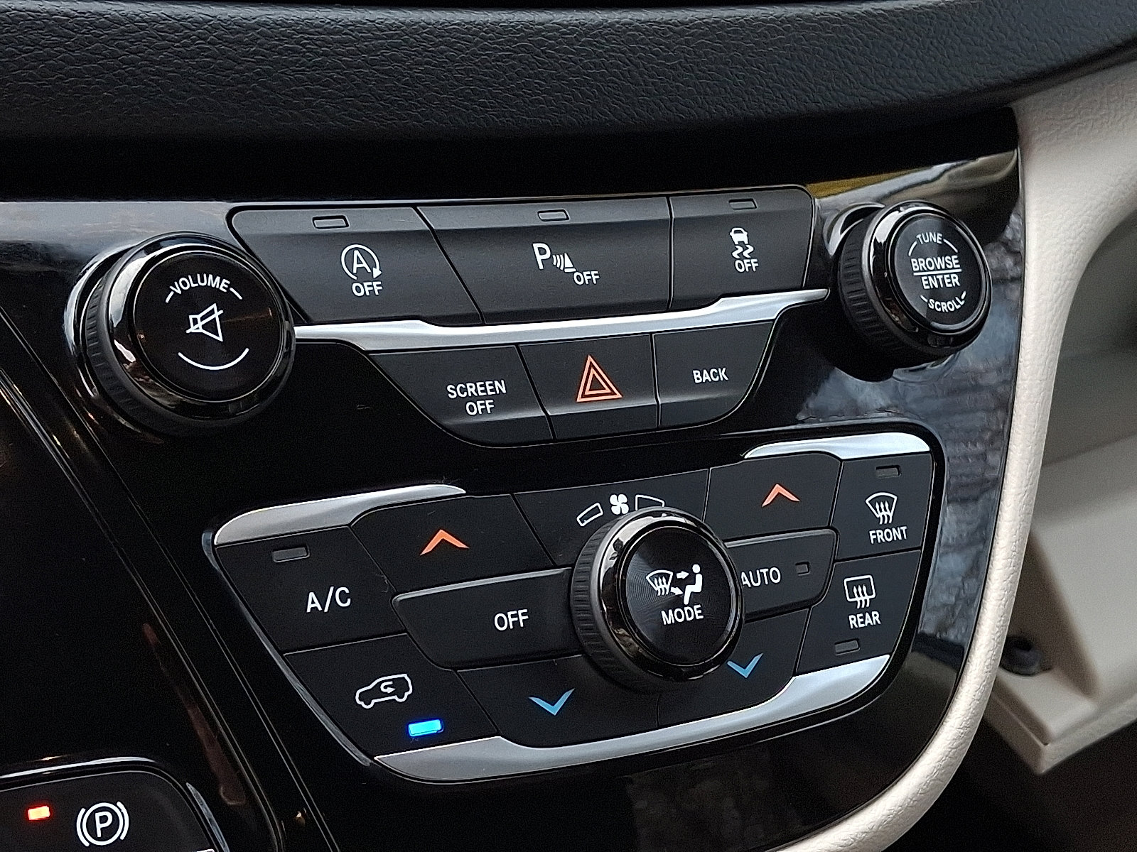 Used 2017 Chrysler Pacifica Touring-L Plus image 18