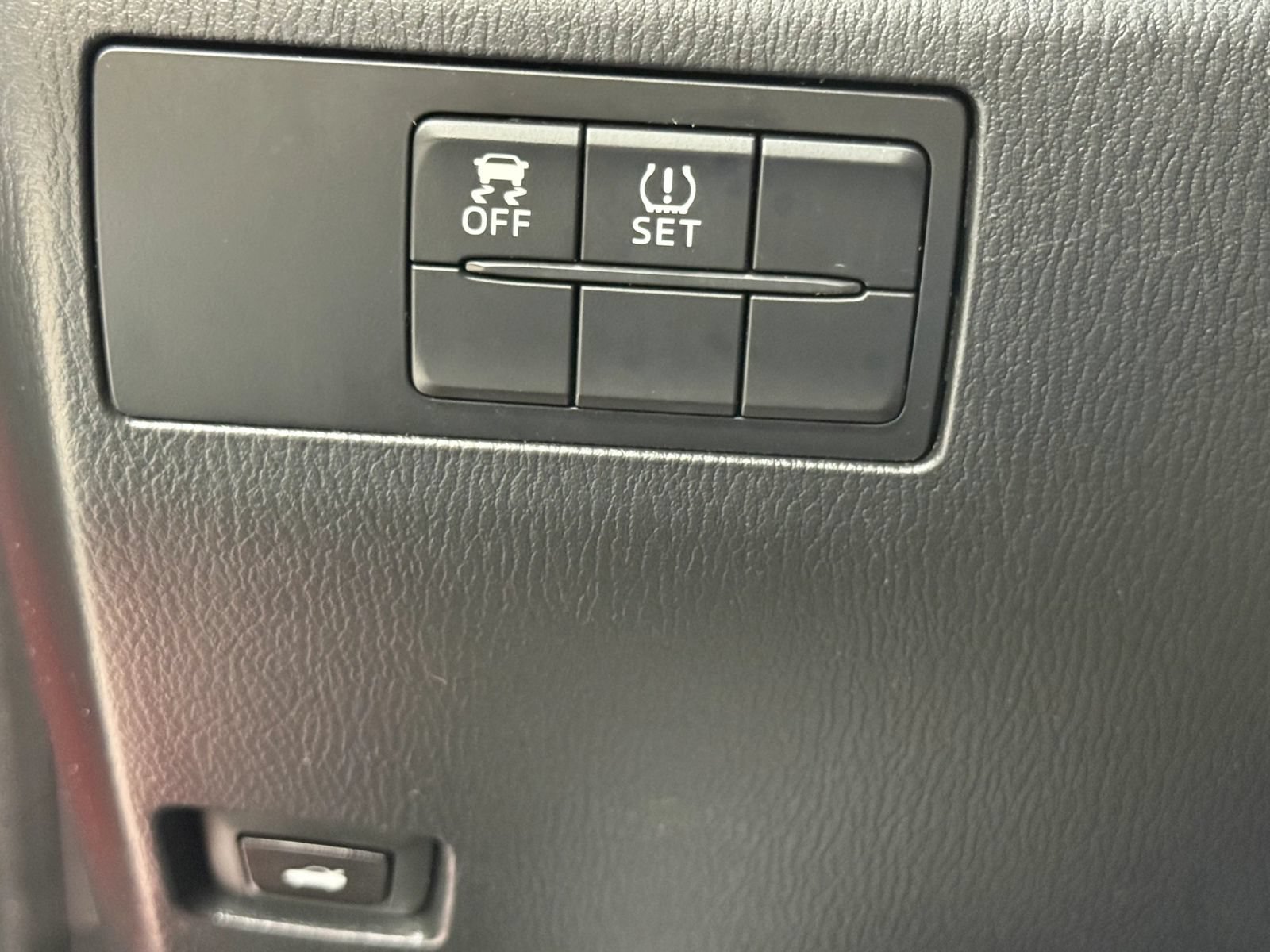 Used 2014 MAZDA MAZDA3 i Sport FWD image 27