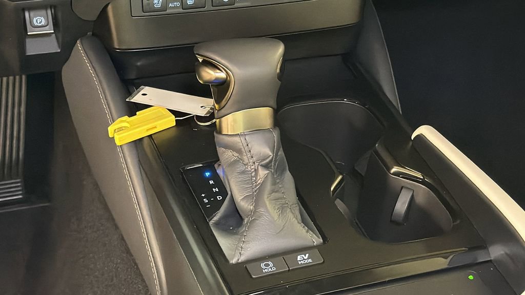 Used 2025 Lexus ES 300h w/ Premium Package image 21