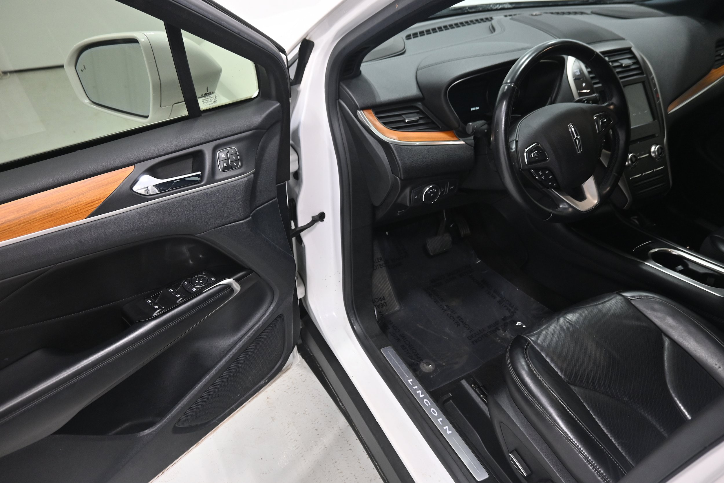 Used 2019 Lincoln MKC Reserve AWD/4WD image 4
