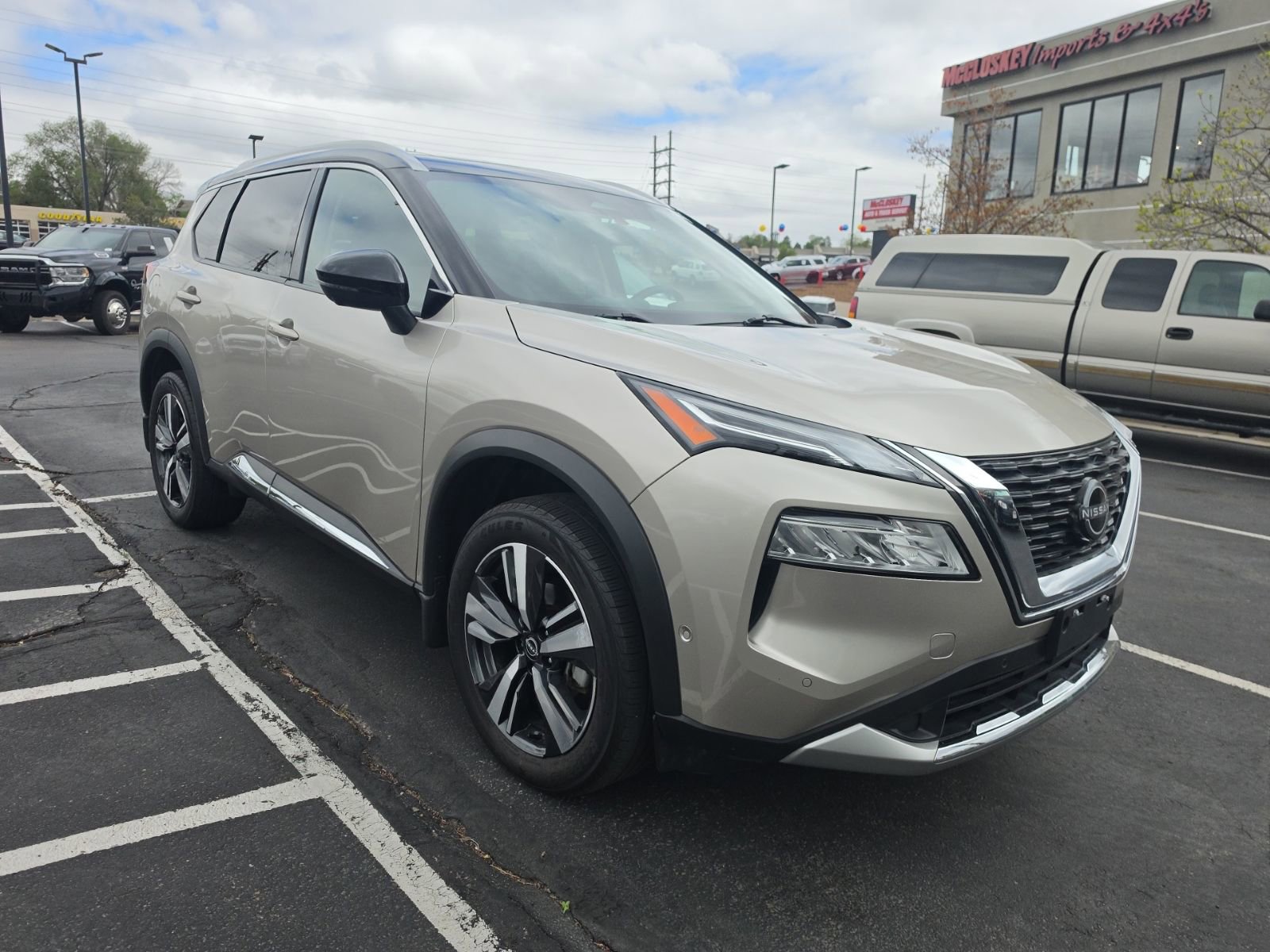 Used 2023 Nissan Rogue Platinum w/ Platinum Premium Package AWD/4WD image 2