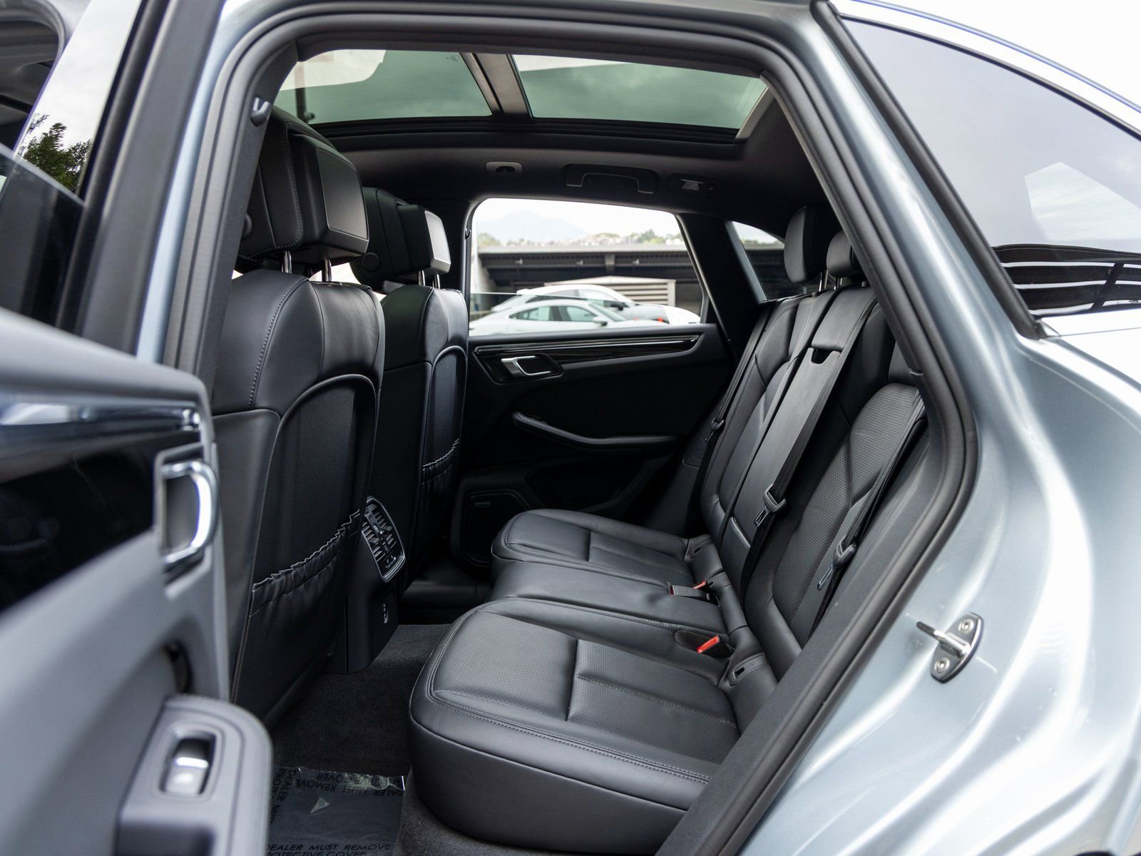 Certified 2025 Porsche Macan image 43