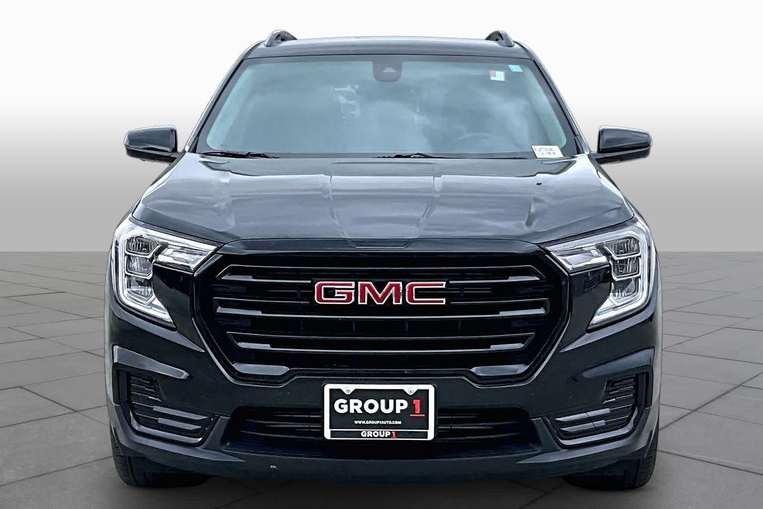 Used 2024 GMC Terrain SLE w/ Driver Convenience Package FWD image 7