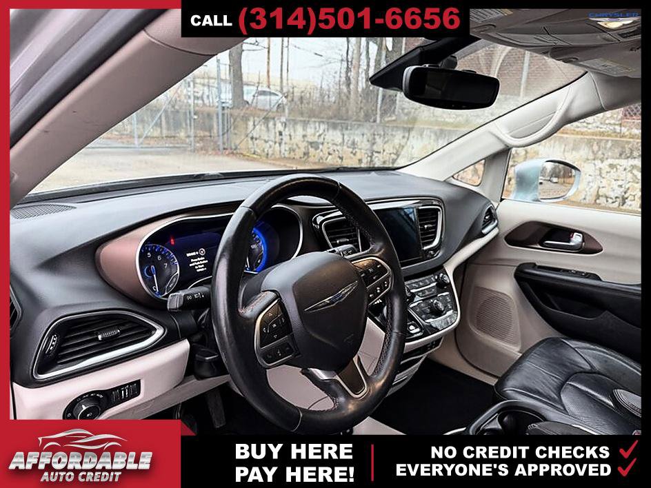Used 2017 Chrysler Pacifica Touring-L Plus FWD image 9